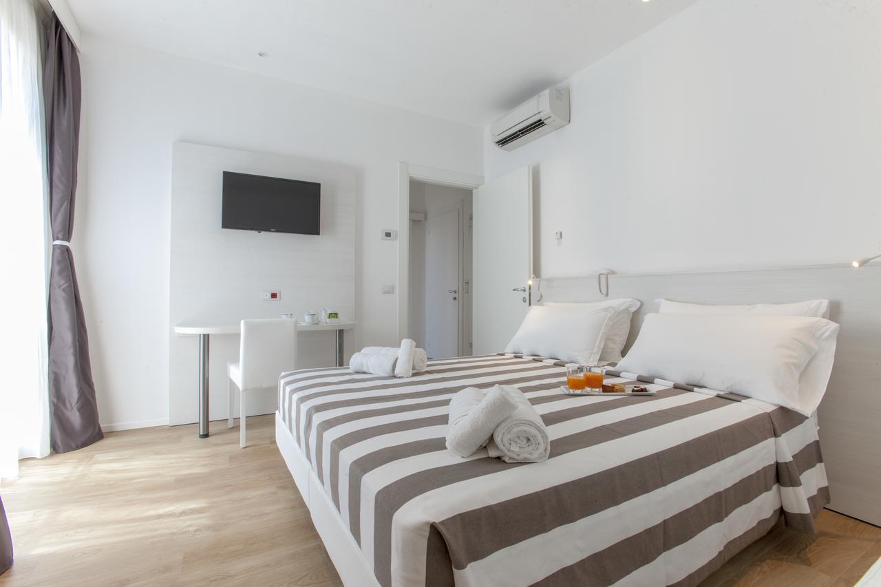 Hotel Houston Suites Rimini Exterior photo