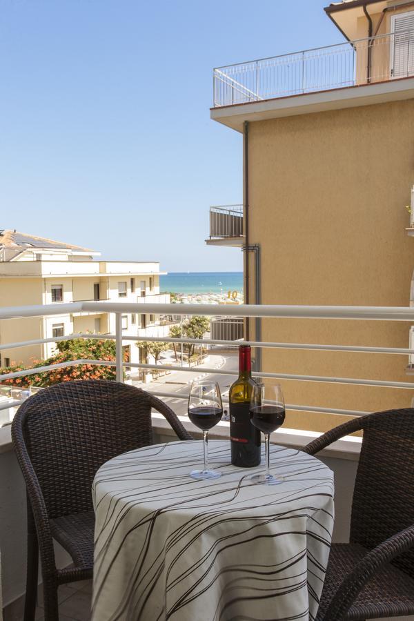 Hotel Houston Suites Rimini Exterior photo
