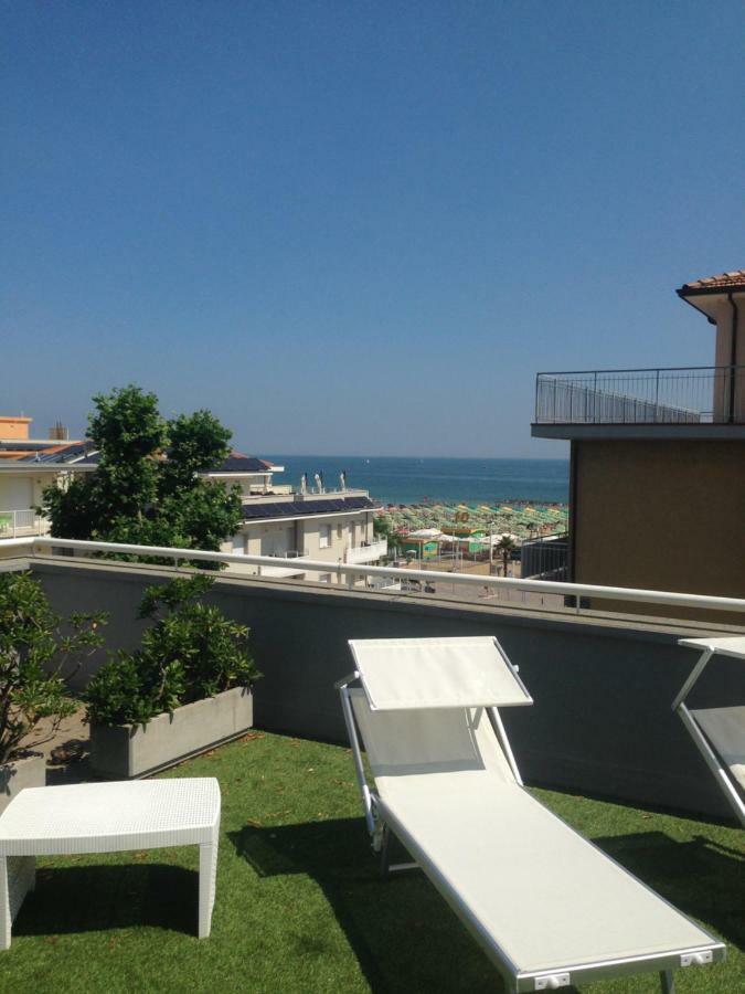 Hotel Houston Suites Rimini Exterior photo
